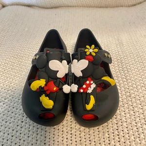 Mini Melissa- Toddler girl- kissing Mickey and Minnie shoes- size 8